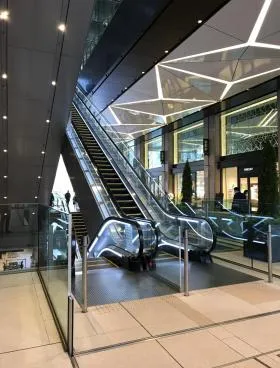 SENQ KYOBASHIビルの外観