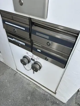 ルート神山町ビルの外観
