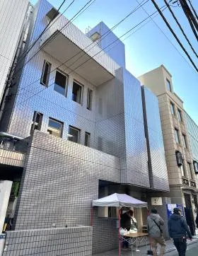 クウォーターハウスビルの外観
