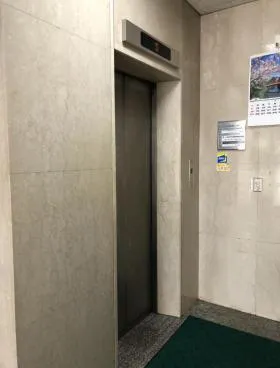 揚場ビルの外観