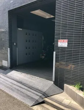西麻布来山ビルの外観