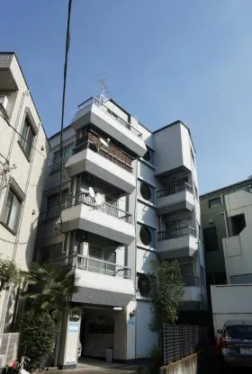 ウィンド神宮前ビルの外観