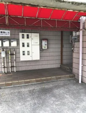 岡野勝海ビルの外観