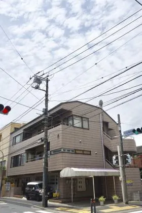 岡野勝海ビルの外観