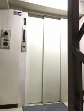 鈴木ビルの外観