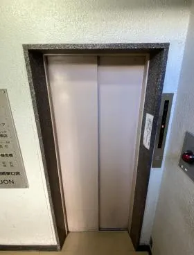 相沢ビルの外観