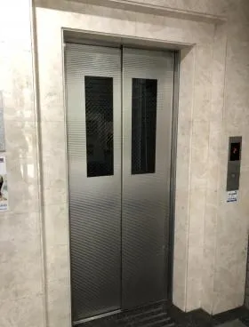 クレメンシアビルの外観