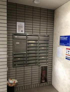 クレメンシアビルの外観