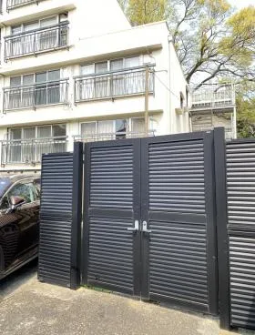 麻布コーポラスビルの外観