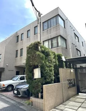 グランドヒルズビルの外観