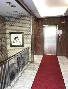 東新宿龍生堂ビルの外観
