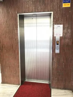 東新宿龍生堂ビルの外観