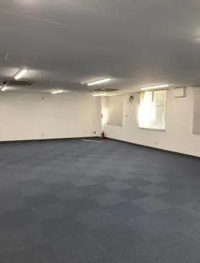 日本郵便輸送新小川町ビルの外観