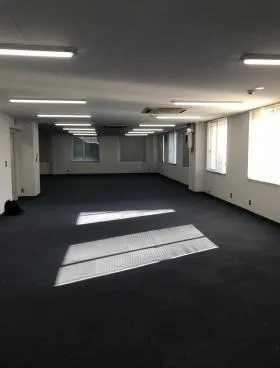 日本郵便輸送新小川町ビルの外観