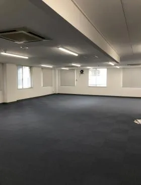 日本郵便輸送新小川町ビルの外観