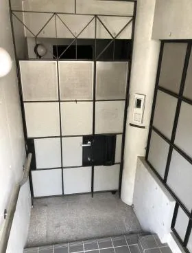 トライアングルビルの外観