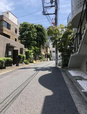 トライアングルビルの外観