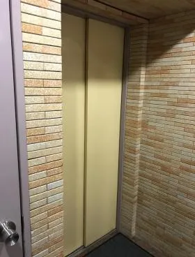 荒井ビルの外観