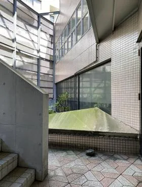 BSTEPビルの外観