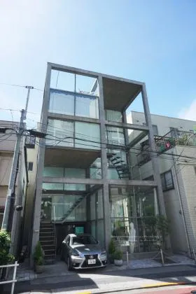 夏目坂の間ビルの外観