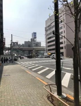 コリンズ16ビルの外観