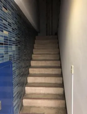 鶯泉楼駅前ビルの外観