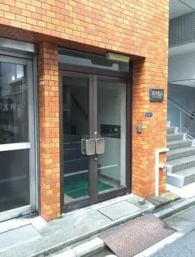 新川ビルの外観