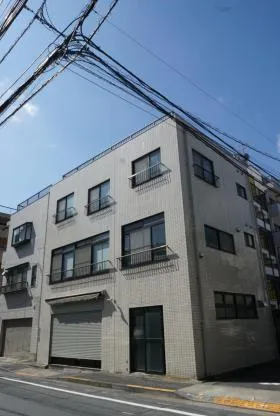 芳秀印刷ビルの外観