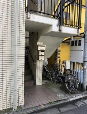 芳秀印刷ビルの外観