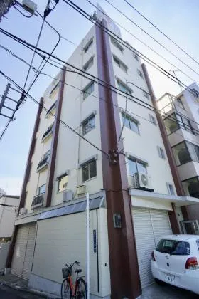 神聖ビルの外観