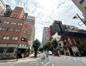 直進する