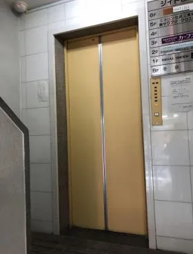 ジイドビルの外観