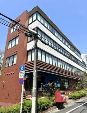 BIZ SMARE代々木ビルの外観