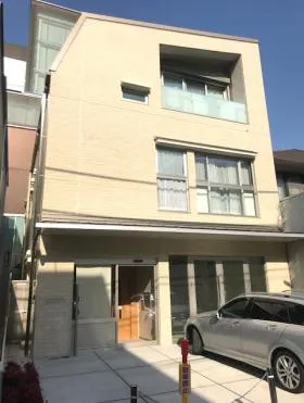 OMOTESANDO ARAKAWA BLDGビルの外観