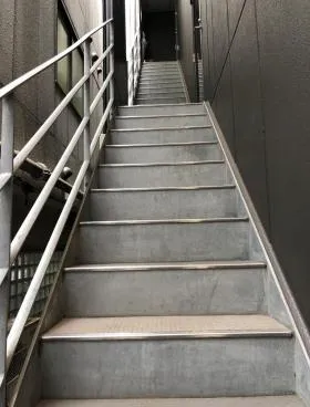 プラティーノ新宿御苑ビルの外観