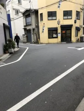 プラティーノ新宿御苑ビルの外観