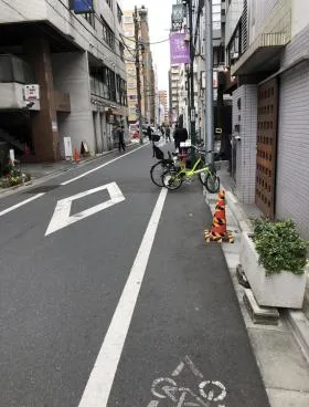 プラティーノ新宿御苑ビルの外観