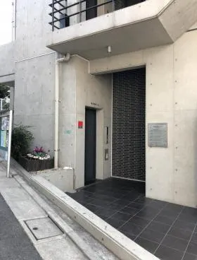 幸來路(シンライルー)ビルの外観