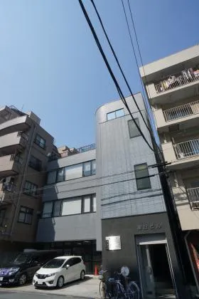 朝日ビルの外観