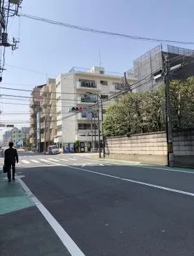 間中ビルの外観