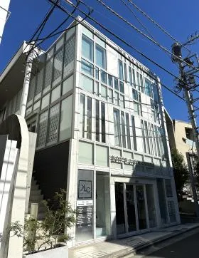 神宮前5丁目店舗ビルの外観