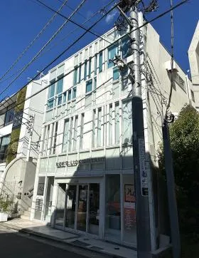 神宮前5丁目店舗ビルの外観