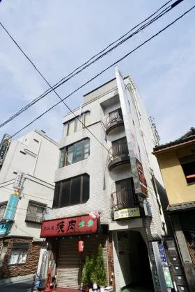 信水ビルの外観
