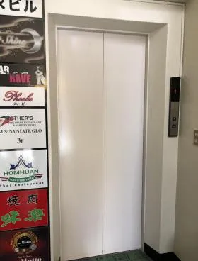 信水ビルの外観