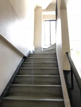 信水ビルの外観