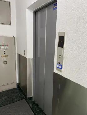 麻布よしビルの外観