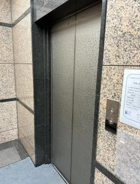 マルイト新橋ビルの外観