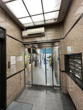 マルイト新橋ビルの外観