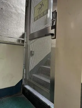 マルイト新橋ビルの外観