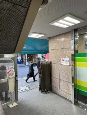 マルイト新橋ビルの外観